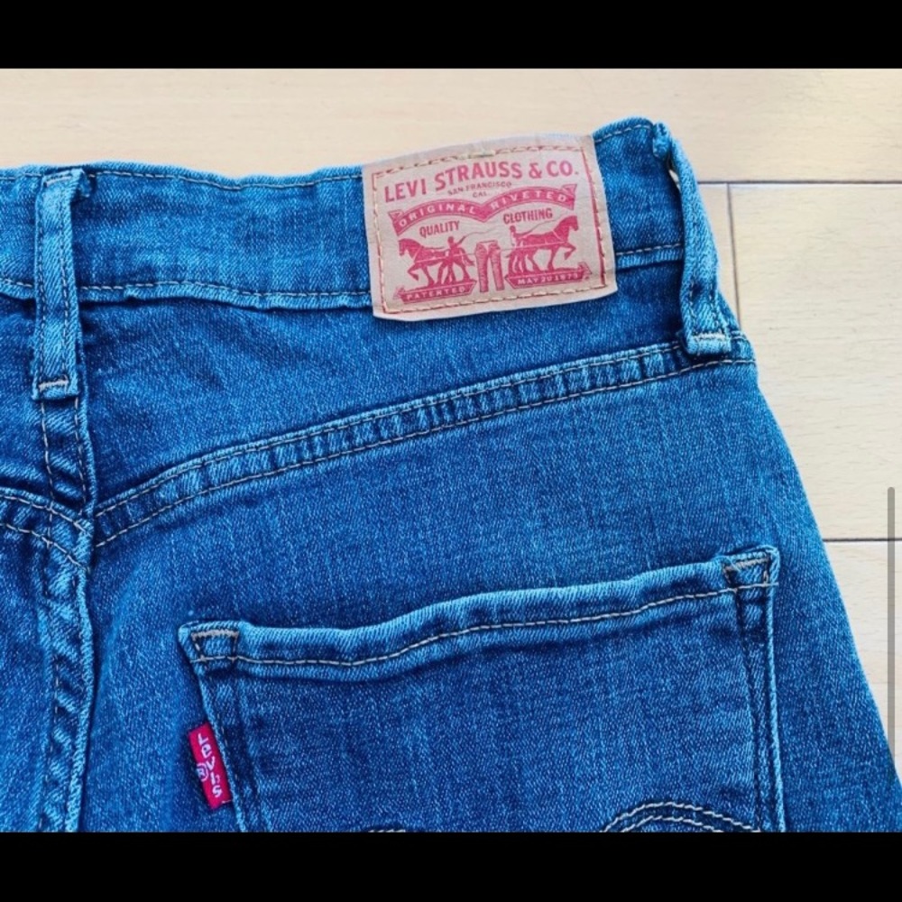 🌟✨Levi’s 721 high rise skinny Size 28.. SUPER CUTE!!!